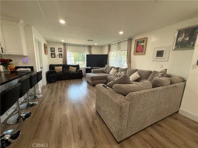 227 Palos Verdes, Santa Ana, CA 92704