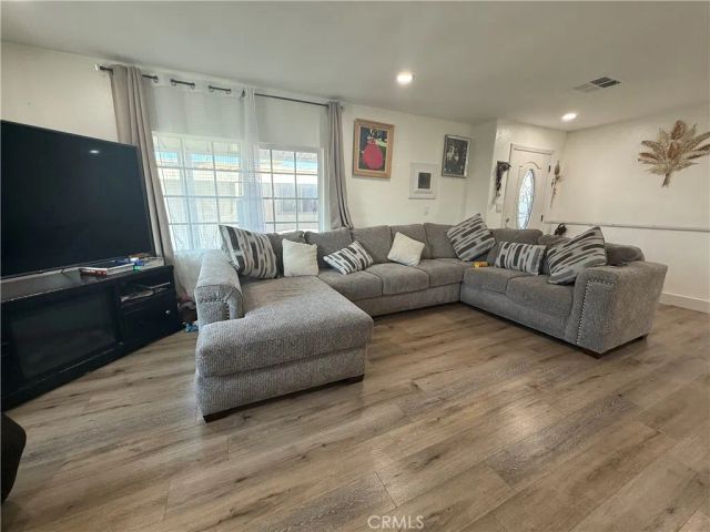 227 Palos Verdes, Santa Ana, CA 92704