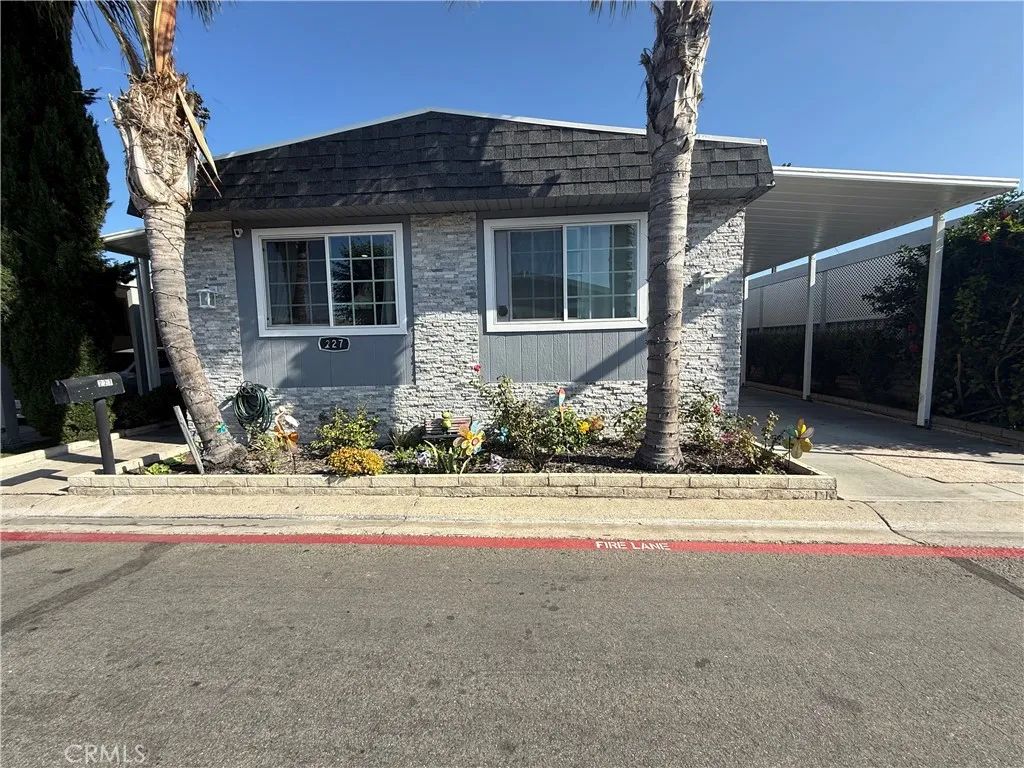 227 Palos Verdes, Santa Ana, CA 92704