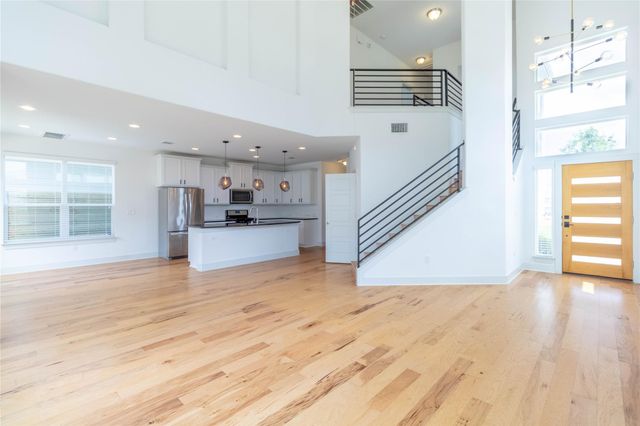 7111 Mowbray ST, Austin, TX 78741