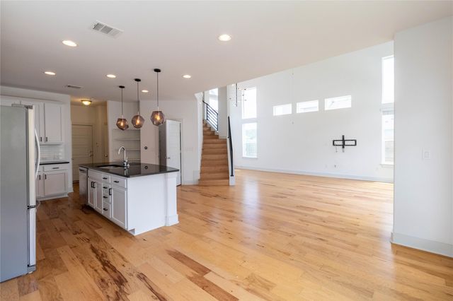 7111 Mowbray ST, Austin, TX 78741