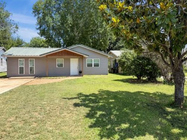 305 N 6th Street, Noble, OK 73068