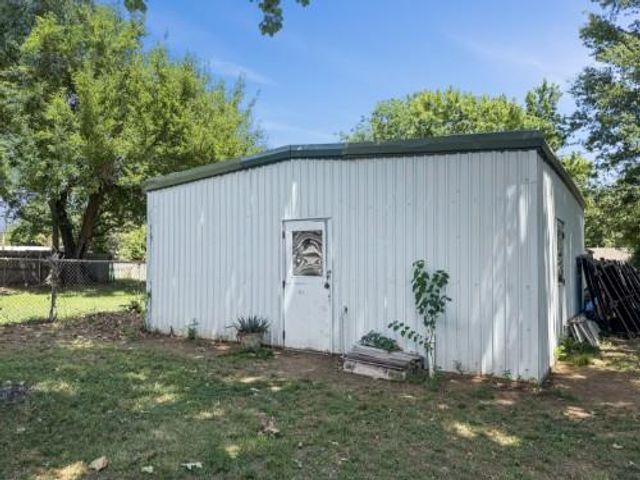 305 N 6th Street, Noble, OK 73068
