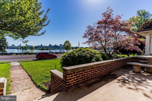 318 N FRONT STREET, Wormleysburg, PA 17043