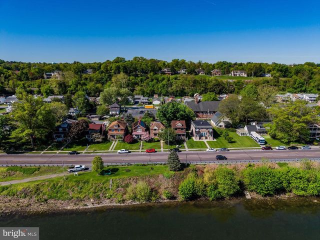 318 N FRONT STREET, Wormleysburg, PA 17043