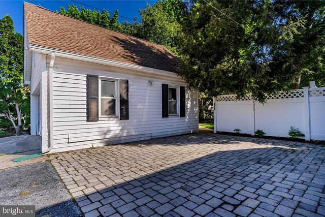 318 N FRONT STREET, Wormleysburg, PA 17043