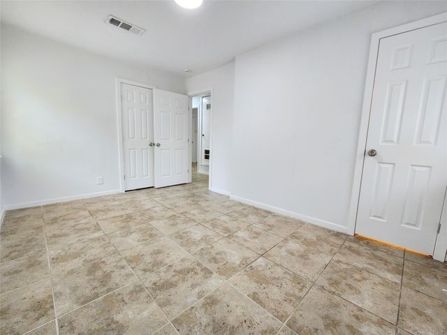 2633 Crestbrook Lane, Grand Prairie, TX 75052
