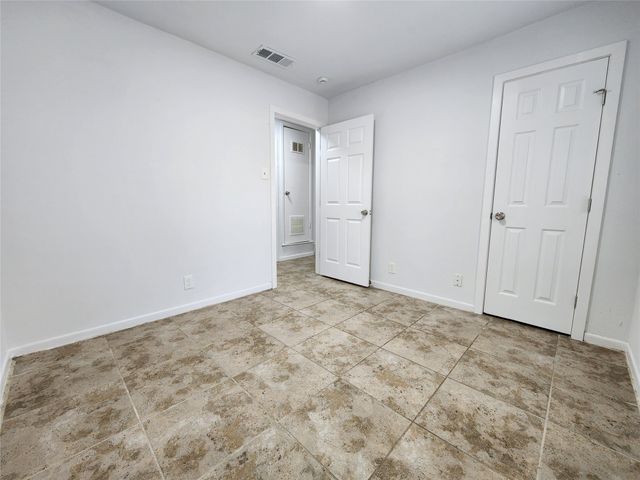 2633 Crestbrook Lane, Grand Prairie, TX 75052