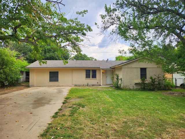 2633 Crestbrook Lane, Grand Prairie, TX 75052