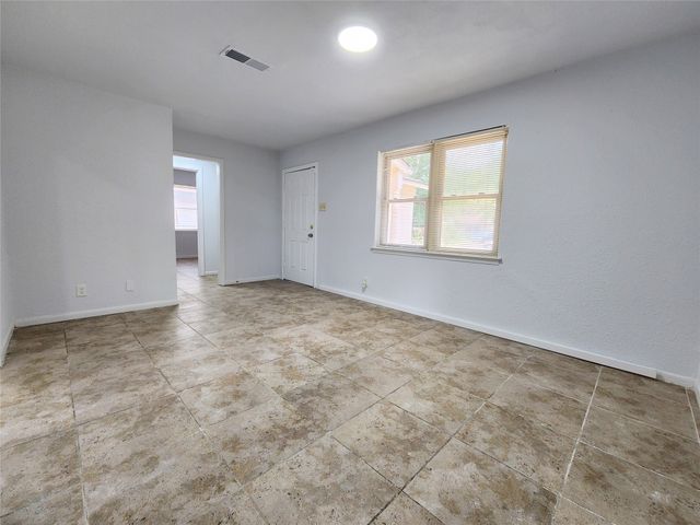 2633 Crestbrook Lane, Grand Prairie, TX 75052