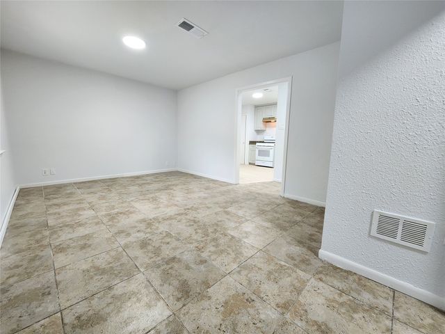 2633 Crestbrook Lane, Grand Prairie, TX 75052