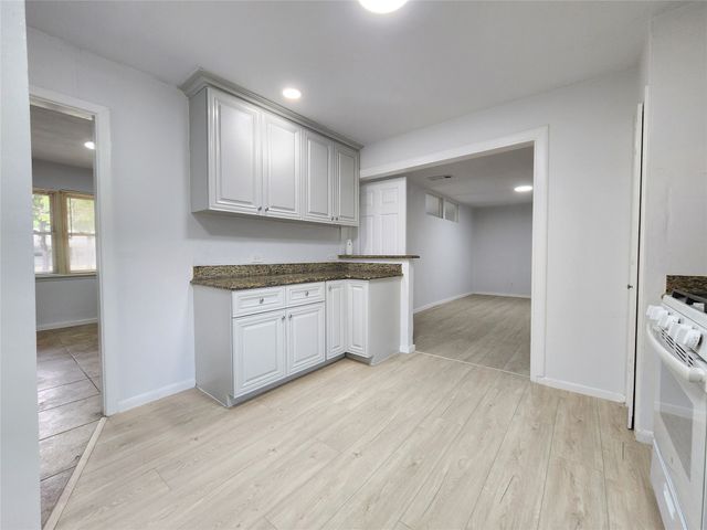 2633 Crestbrook Lane, Grand Prairie, TX 75052