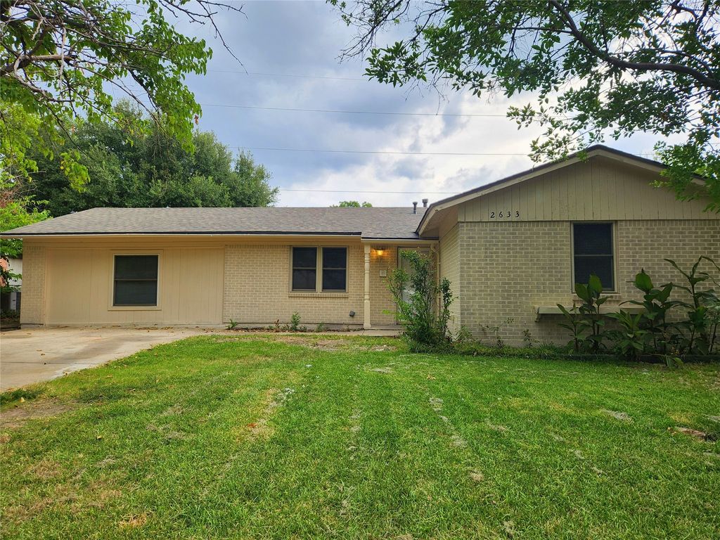 2633 Crestbrook Lane, Grand Prairie, TX 75052