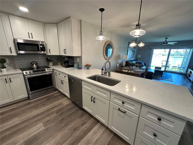 6100 BAHIA DEL MAR CIRCLE 102, St Petersburg, FL 33715