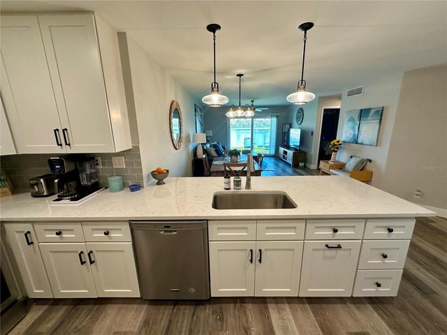6100 BAHIA DEL MAR CIRCLE 102, St Petersburg, FL 33715