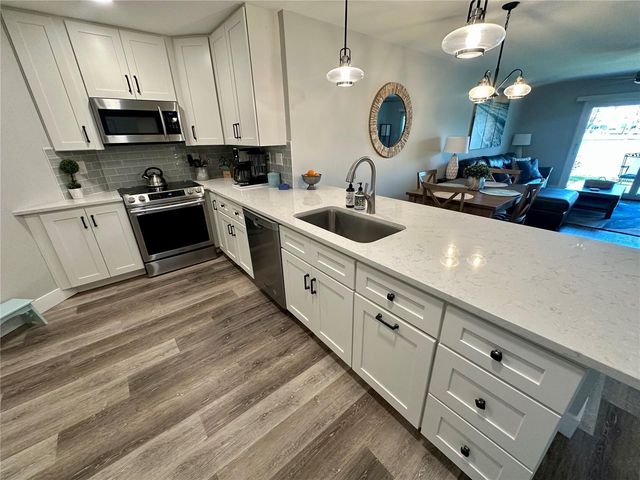 6100 BAHIA DEL MAR CIRCLE 102, St Petersburg, FL 33715
