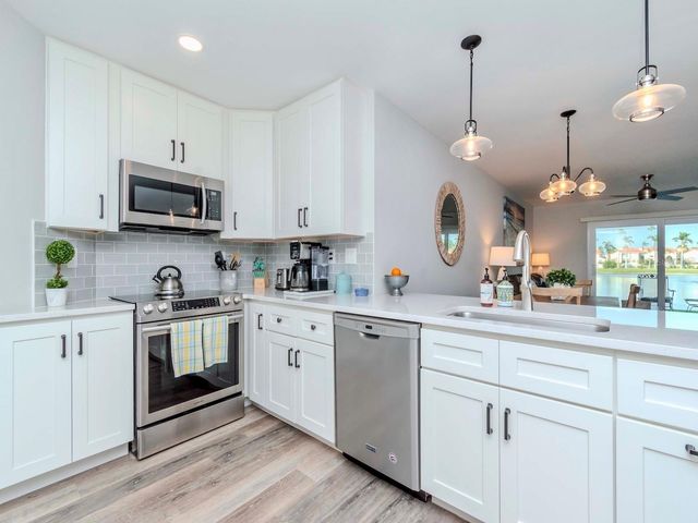 6100 BAHIA DEL MAR CIRCLE 102, St Petersburg, FL 33715
