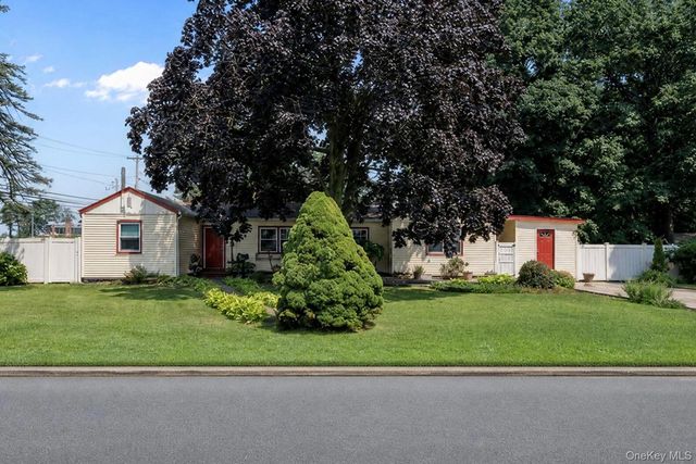 125 1st Street, Brentwood, NY 11717