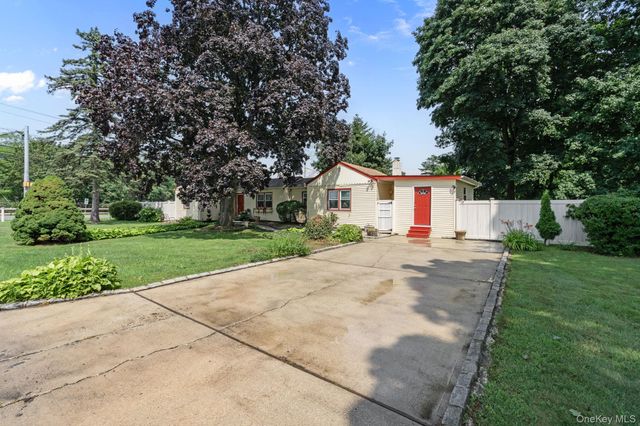 125 1st Street, Brentwood, NY 11717