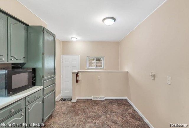 1233 DAVIS ST, Ypsilanti Charter Township, MI 48198