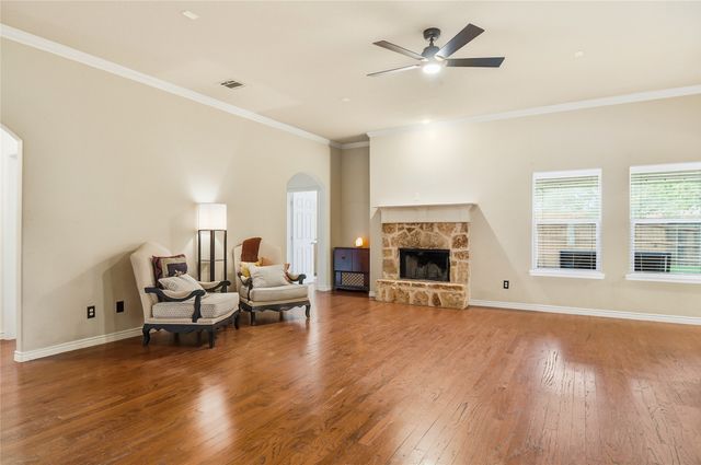 937 Yucca Court, Burleson, TX 76028