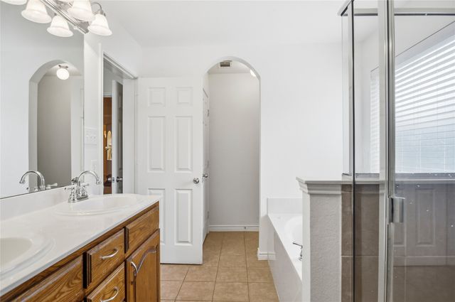 937 Yucca Court, Burleson, TX 76028