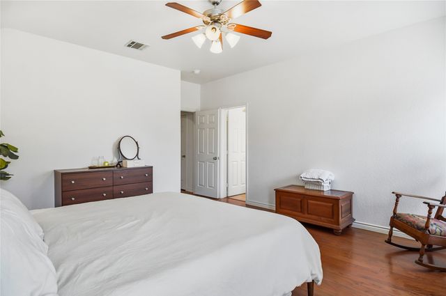 937 Yucca Court, Burleson, TX 76028