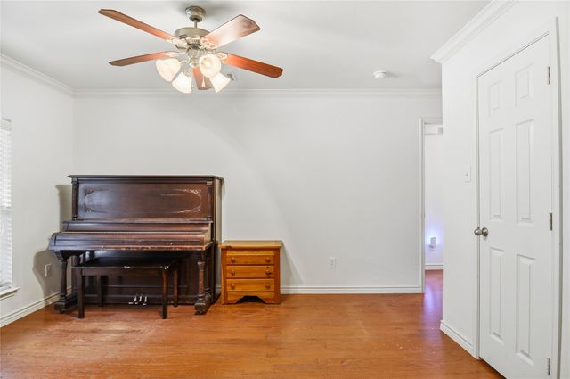 937 Yucca Court, Burleson, TX 76028