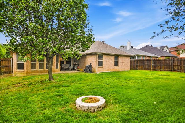 937 Yucca Court, Burleson, TX 76028