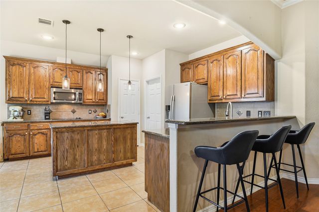 937 Yucca Court, Burleson, TX 76028