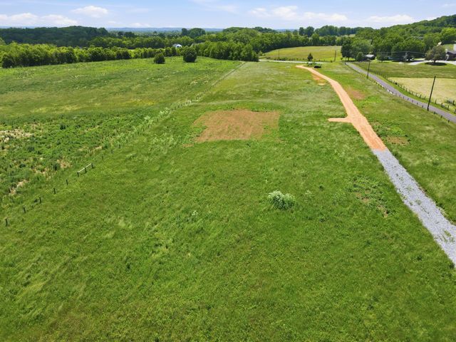 2600 Williamsport Pike, Columbia, TN 38401