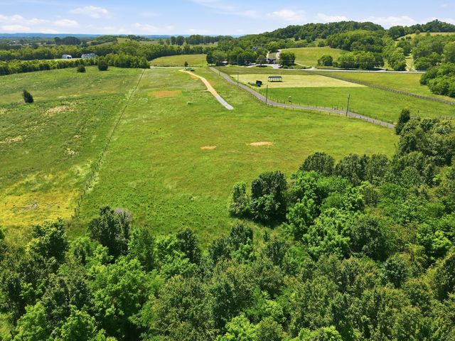 2600 Williamsport Pike, Columbia, TN 38401