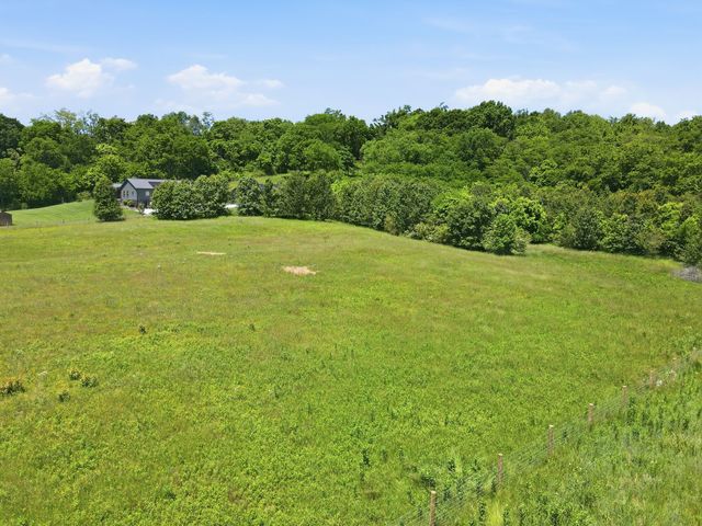 2600 Williamsport Pike, Columbia, TN 38401