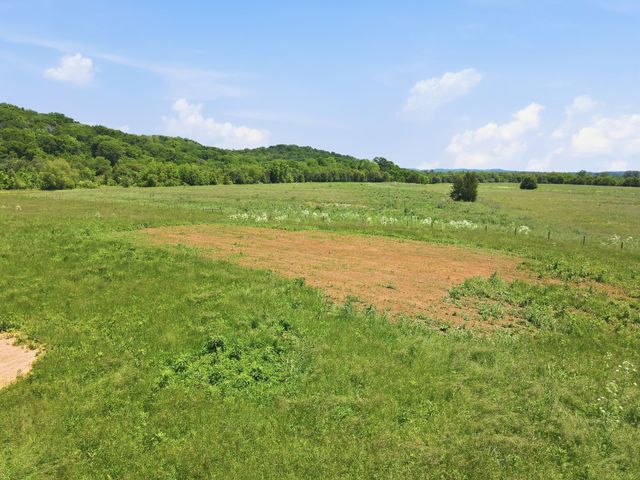 2600 Williamsport Pike, Columbia, TN 38401