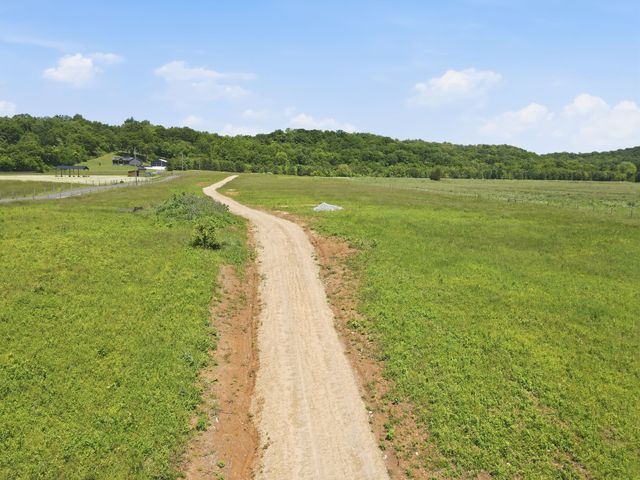 2600 Williamsport Pike, Columbia, TN 38401