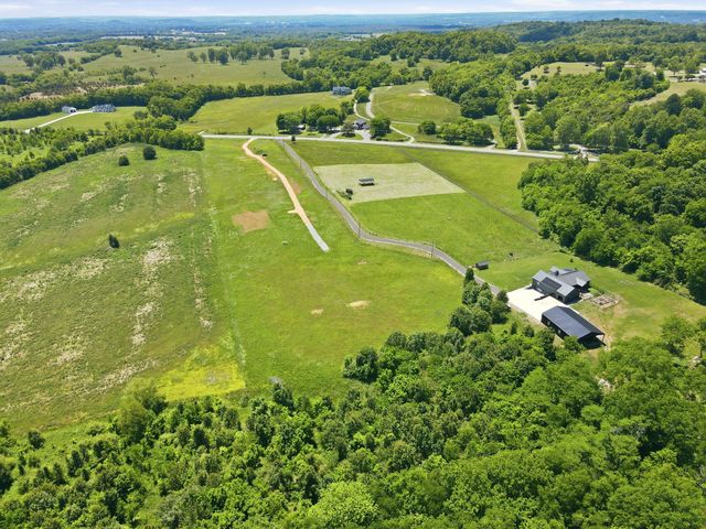 2600 Williamsport Pike, Columbia, TN 38401