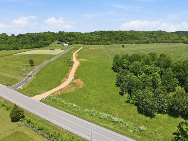 2600 Williamsport Pike, Columbia, TN 38401