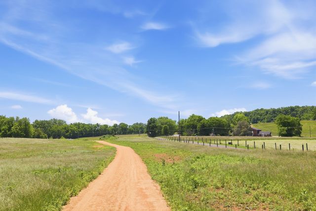 2600 Williamsport Pike, Columbia, TN 38401