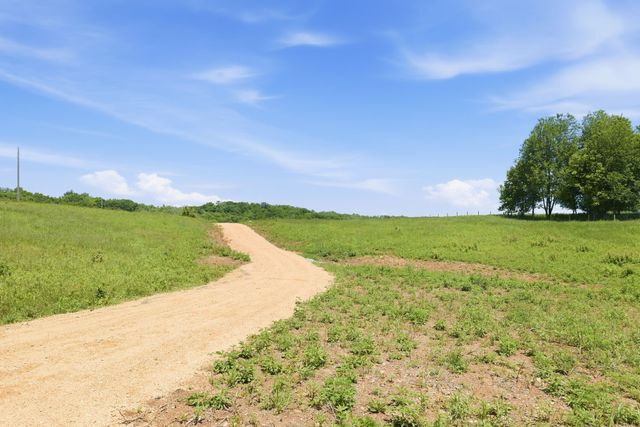 2600 Williamsport Pike, Columbia, TN 38401