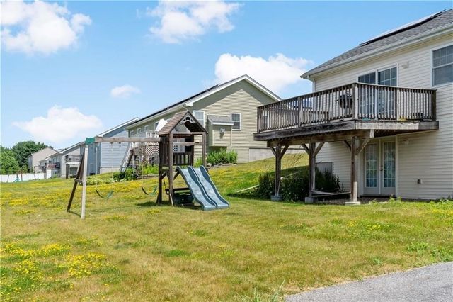 139 Danielle Dr, Woonsocket, RI 02895