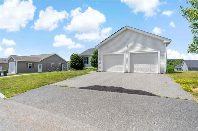 139 Danielle Dr, Woonsocket, RI 02895