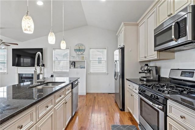 139 Danielle Dr, Woonsocket, RI 02895