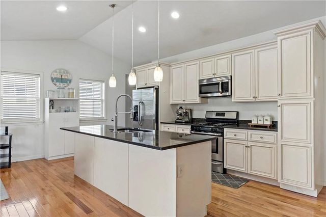 139 Danielle Dr, Woonsocket, RI 02895