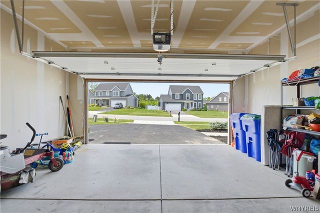5561 Cooper Ridge, Hamburg, NY 14075