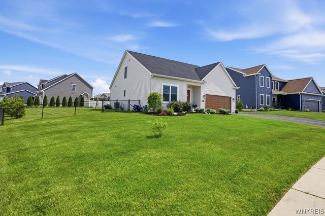 5561 Cooper Ridge, Hamburg, NY 14075
