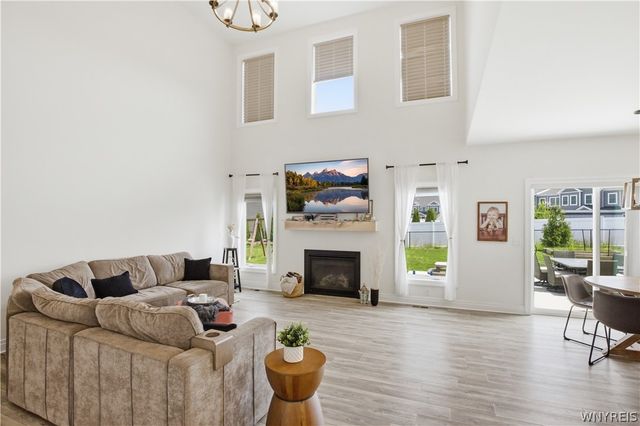 5561 Cooper Ridge, Hamburg, NY 14075