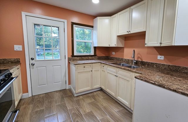 170 Hilldale Lane, Port Barrington, IL 60010