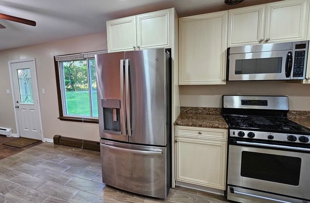 170 Hilldale Lane, Port Barrington, IL 60010