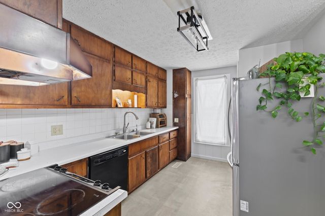 5861 N 75 W, Whiteland, IN 46184