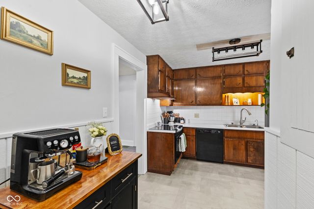 5861 N 75 W, Whiteland, IN 46184